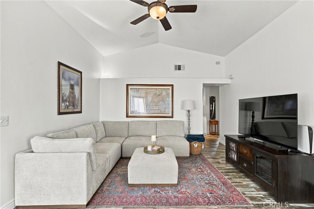 22856 Tamarack Property Photo 6