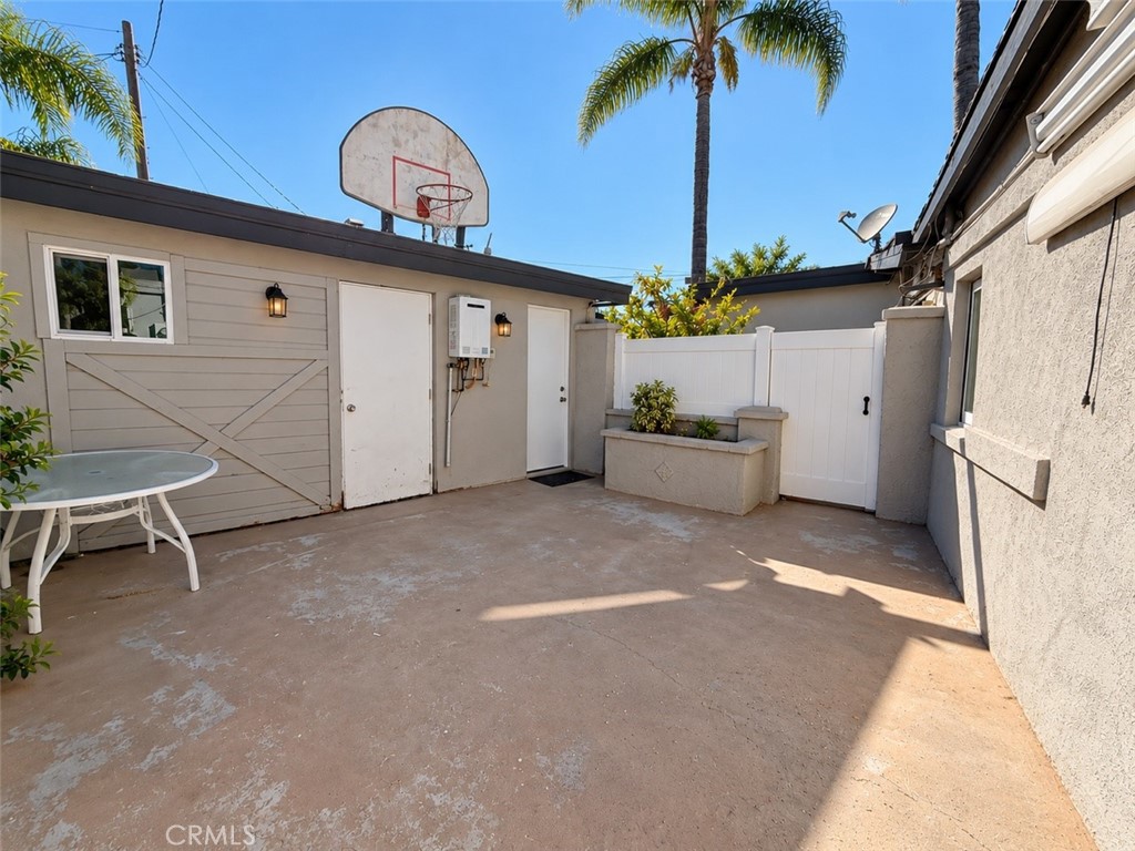 19458 Lanark Street Property Photo 5