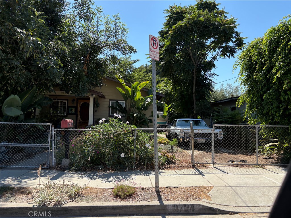 2724 Queen Property Photo 1