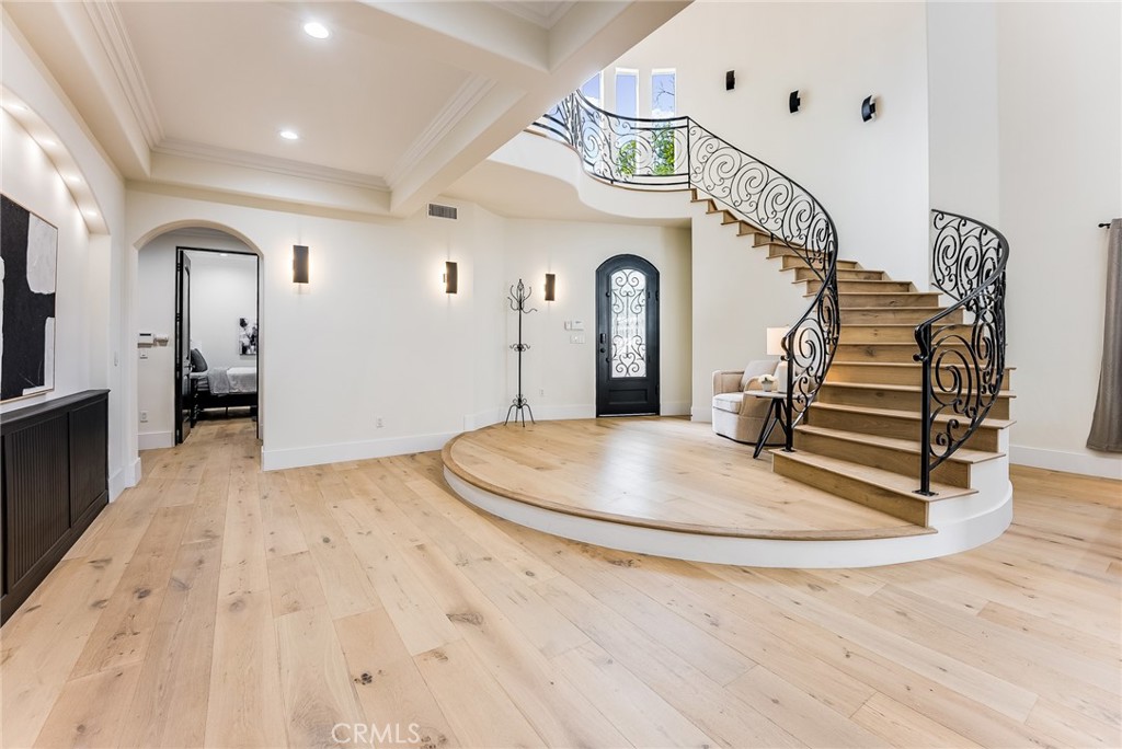 23123 Oxnard Property Photo 2