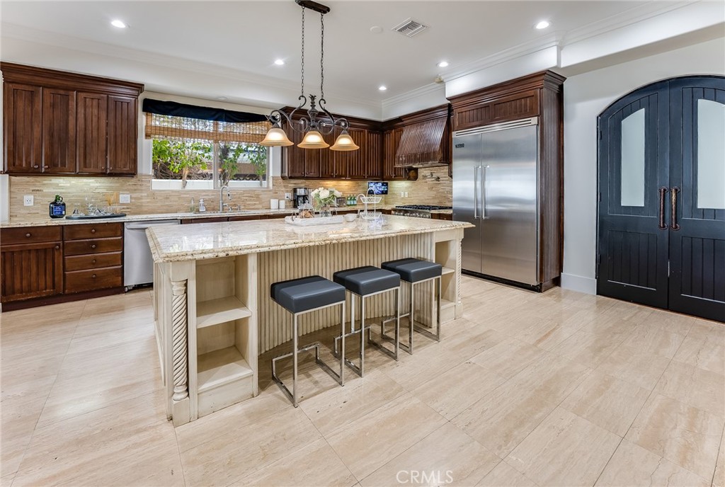 23123 Oxnard Property Photo 3