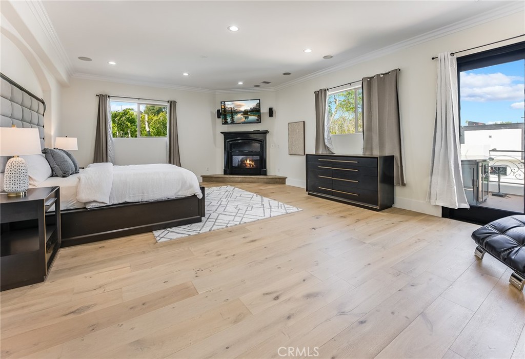 23123 Oxnard Property Photo 6
