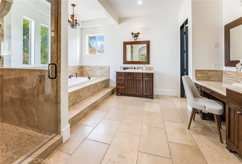23123 Oxnard Property Photo 8