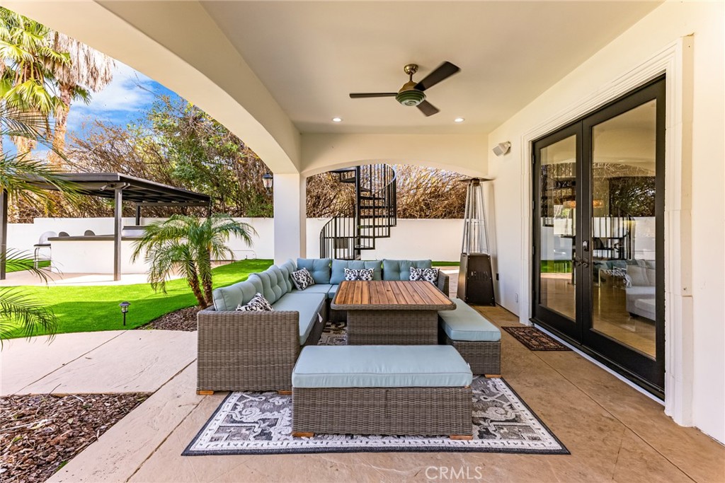 23123 Oxnard Property Photo 9