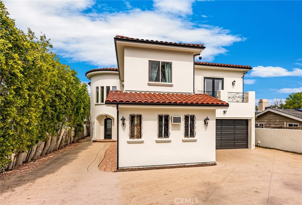 23123 Oxnard Property Photo 10