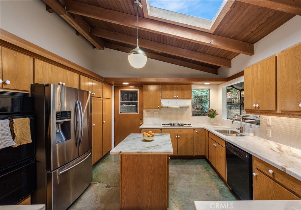 3858 Roble Vista Drive Property Photo 7