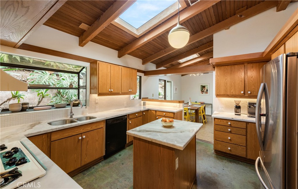 3858 Roble Vista Drive Property Photo 8