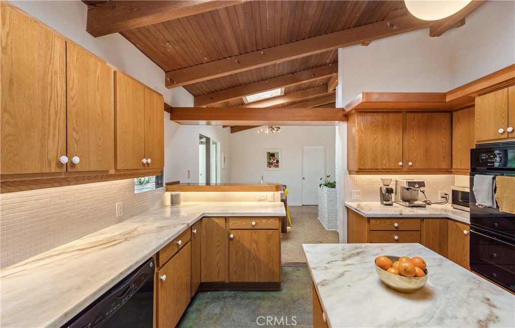 3858 Roble Vista Drive Property Photo 9