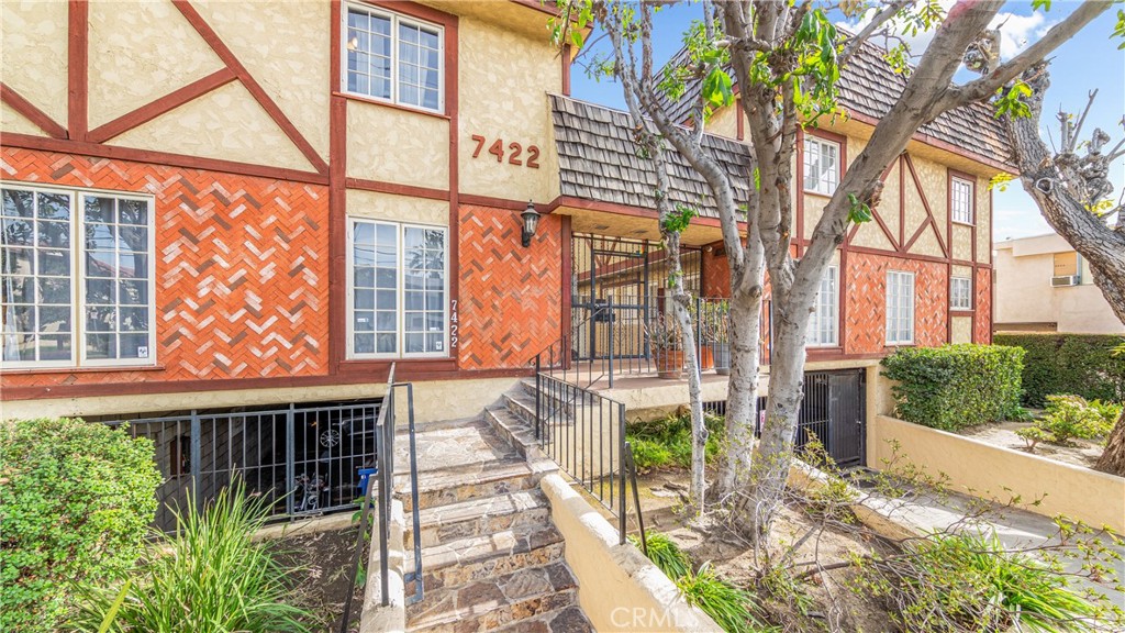 7422 Hazeltine Avenue 8 Property Photo 1