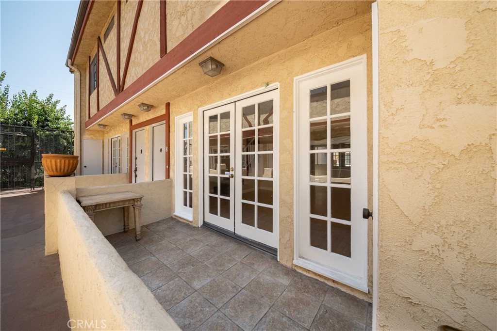 7422 Hazeltine Avenue 8 Property Photo 4