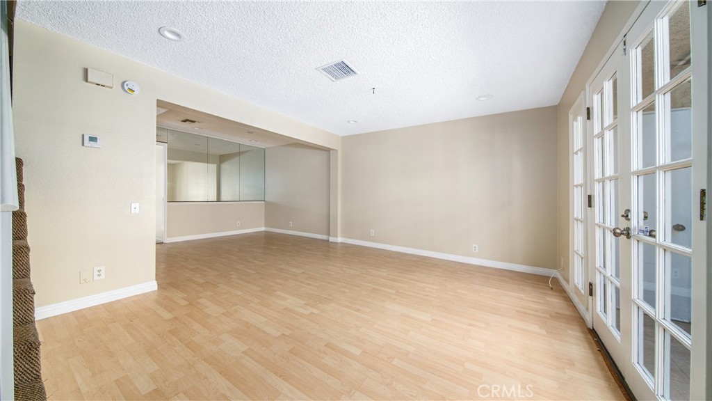 7422 Hazeltine Avenue 8 Property Photo 5