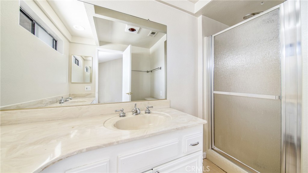 7422 Hazeltine Avenue 8 Property Photo 19