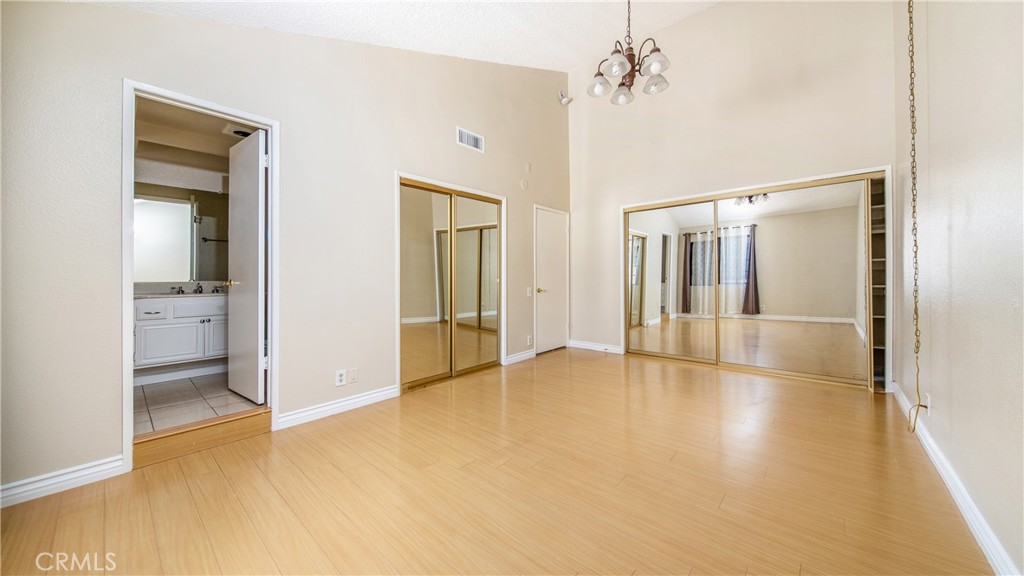 7422 Hazeltine Avenue 8 Property Photo 21