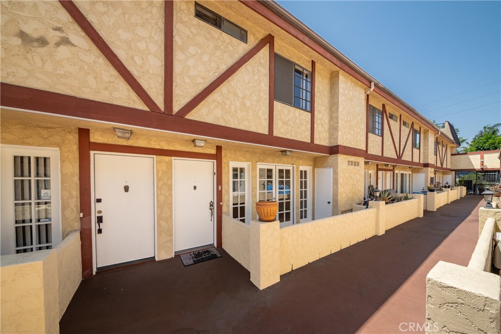 7422 Hazeltine Avenue 8 Property Photo 24