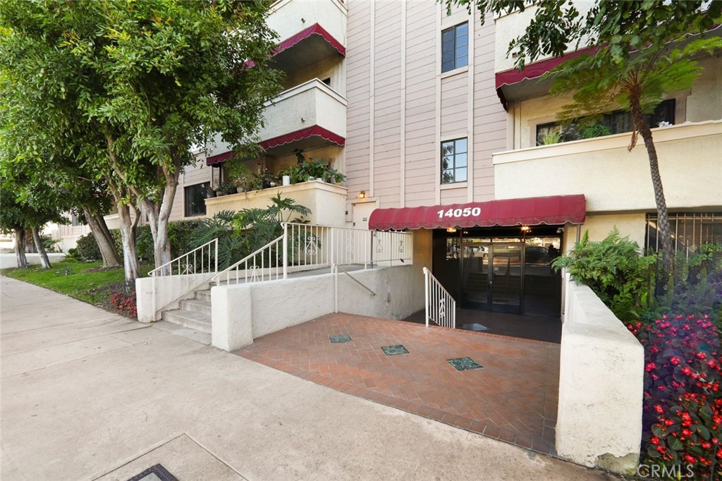 14050 Magnolia Boulevard 213 Property Photo 2