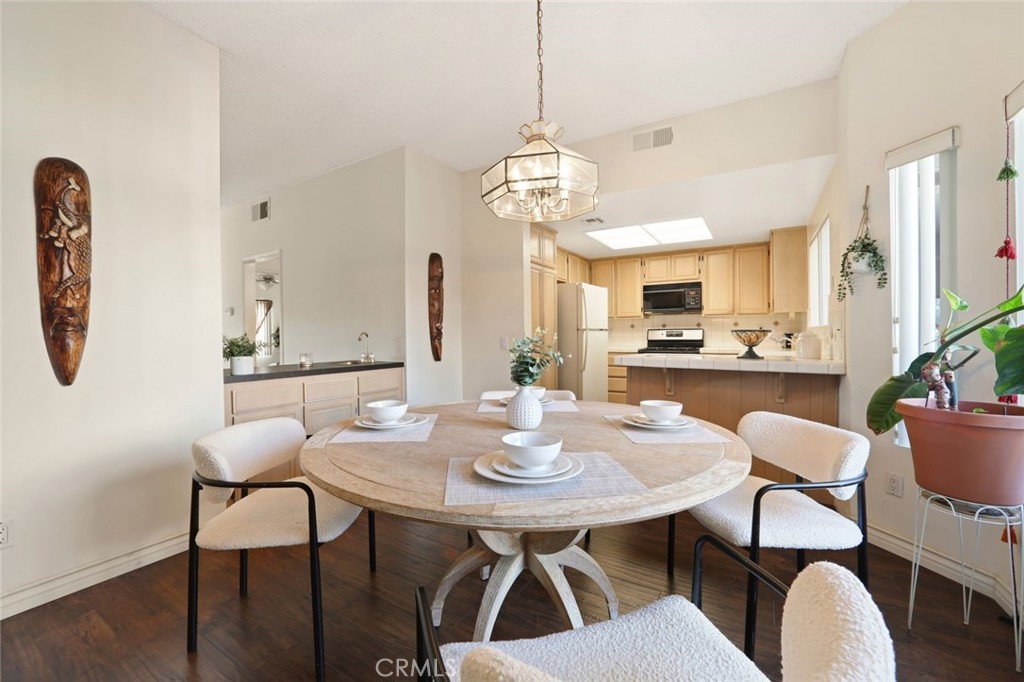 14050 Magnolia Boulevard 213 Property Photo 7