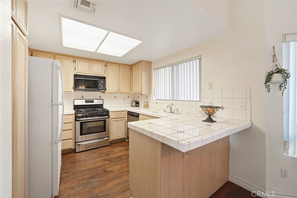14050 Magnolia Boulevard 213 Property Photo 11