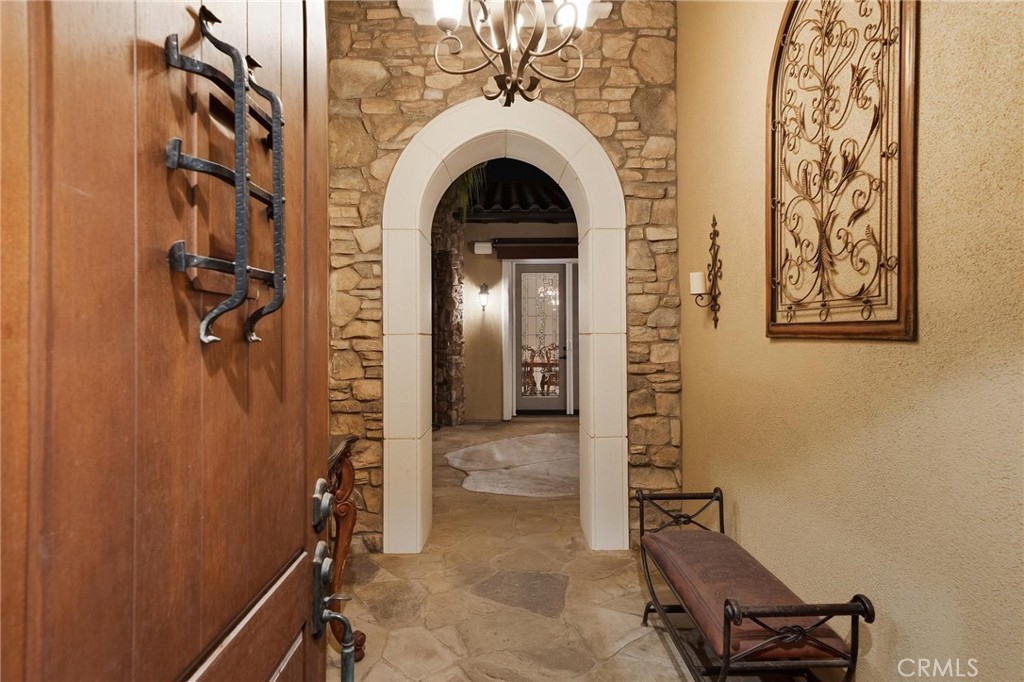 26584 Oak Terrace Place Property Photo 4