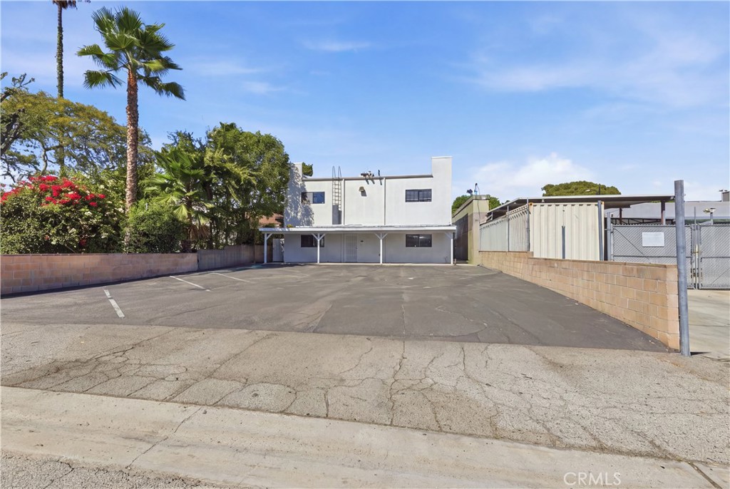 3316 W Victory Boulevard Property Photo 3