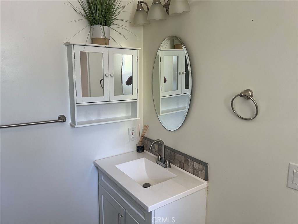 10300 Laramie Avenue Property Photo 6