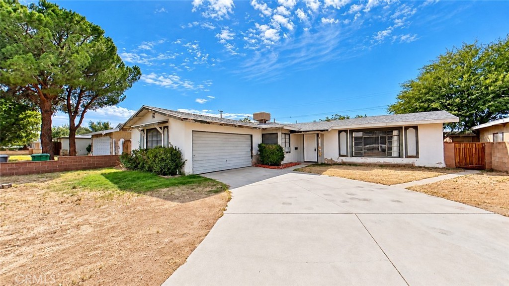 43847 2nd E Property Photo 1