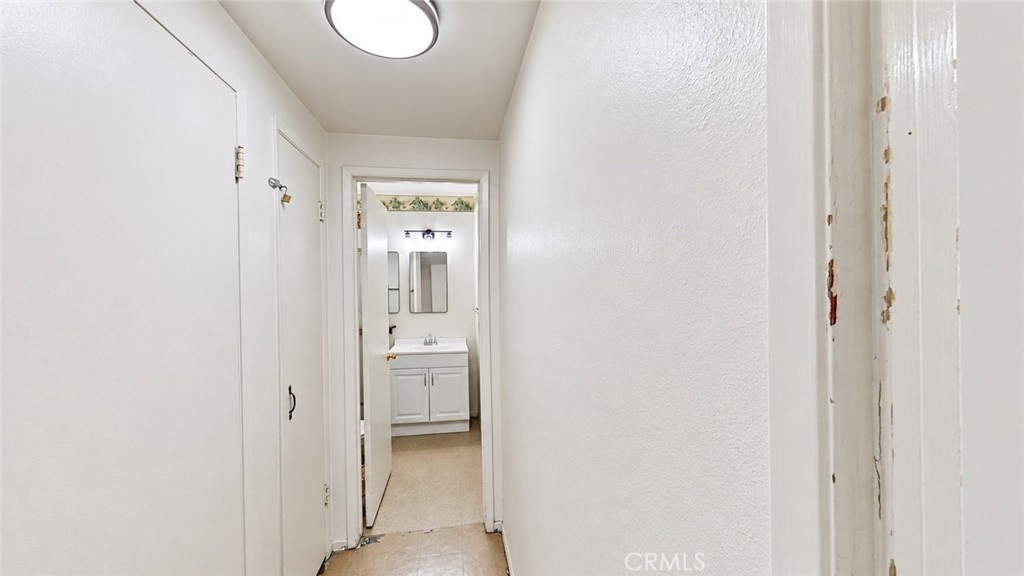 43847 2nd E Property Photo 26