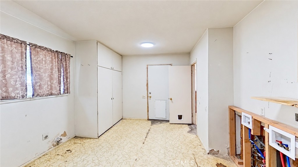 43847 2nd E Property Photo 31