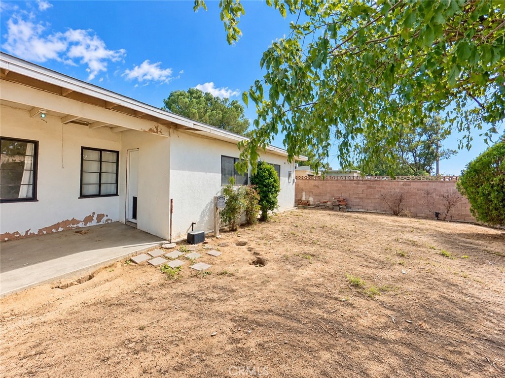 43847 2nd E Property Photo 32