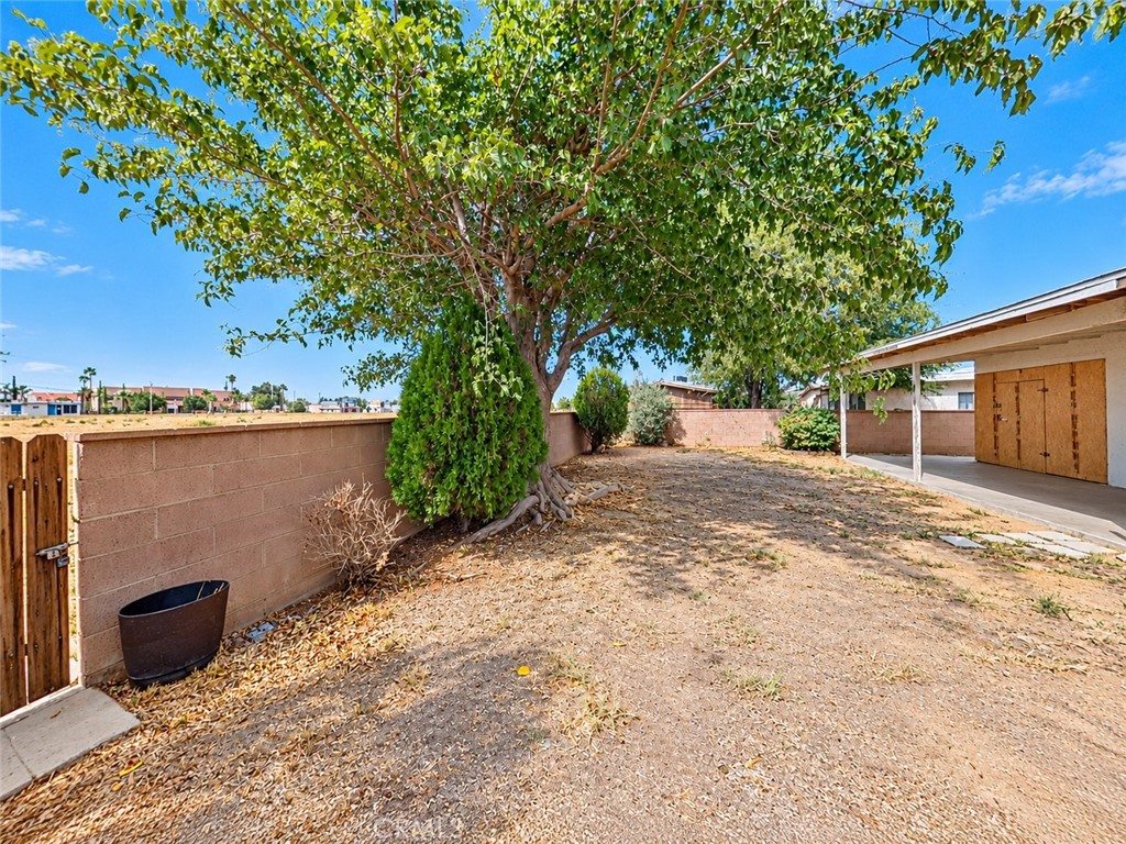 43847 2nd E Property Photo 35