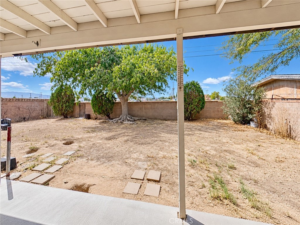 43847 2nd E Property Photo 36