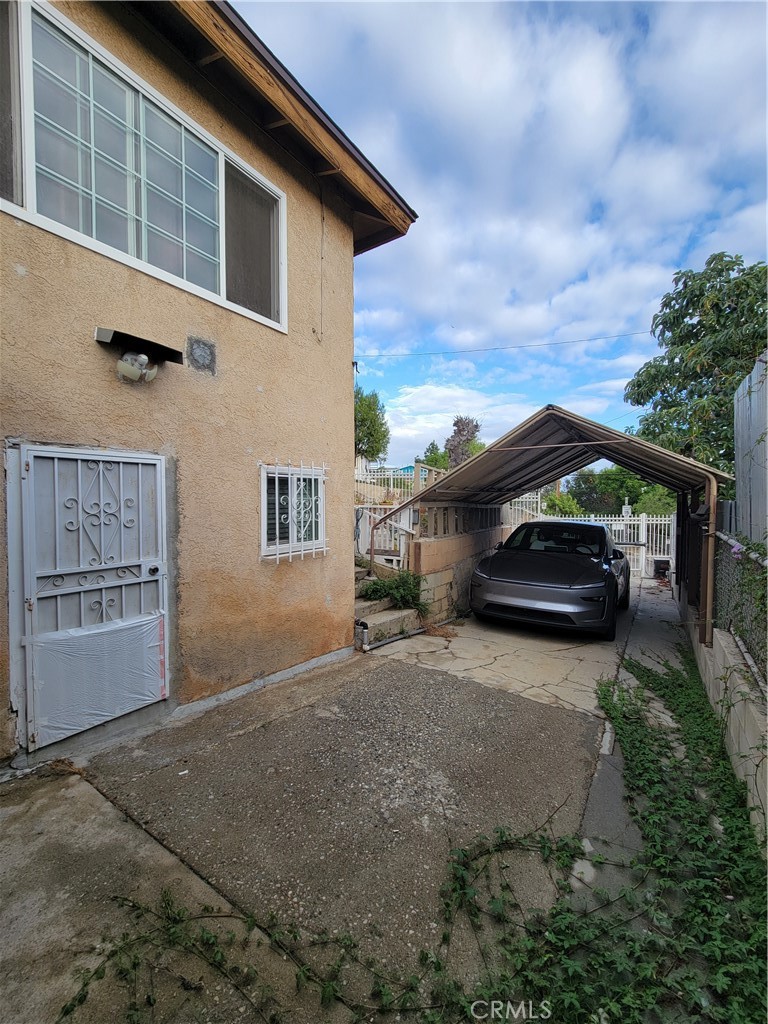 519 N Indiana Property Photo 1