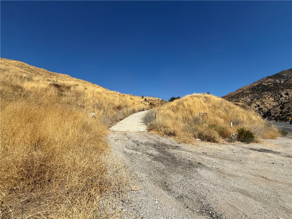 11561 Soledad Canyon Property Photo 3