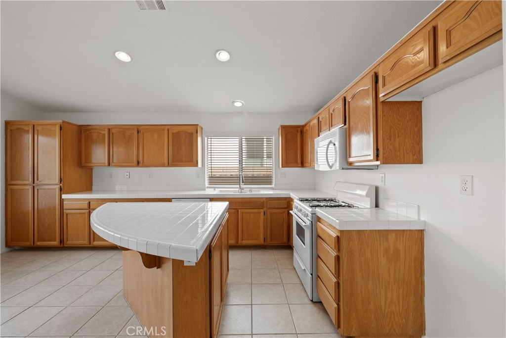 27683 Ron Ridge Property Photo 9