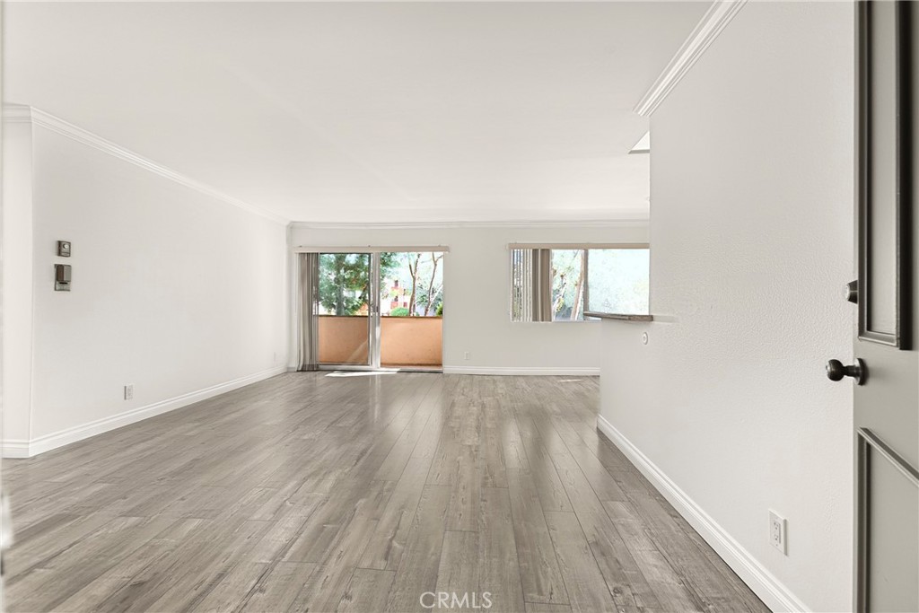 5403 Newcastle Avenue Property Photo 7