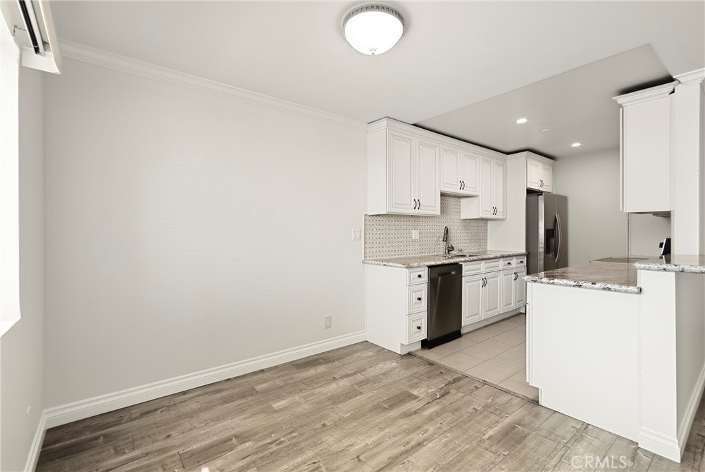 5403 Newcastle Avenue Property Photo 17