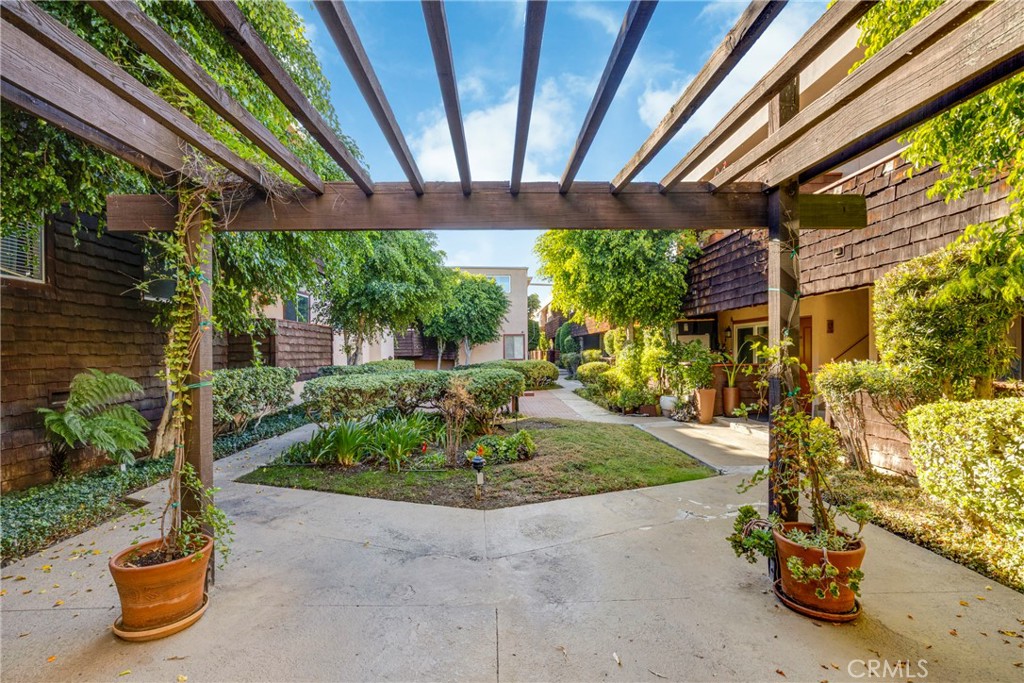 5403 Newcastle Avenue Property Photo 36
