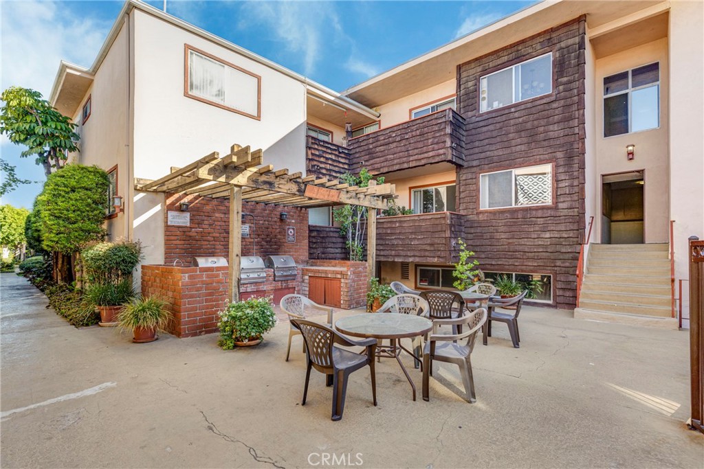 5403 Newcastle Avenue Property Photo 38
