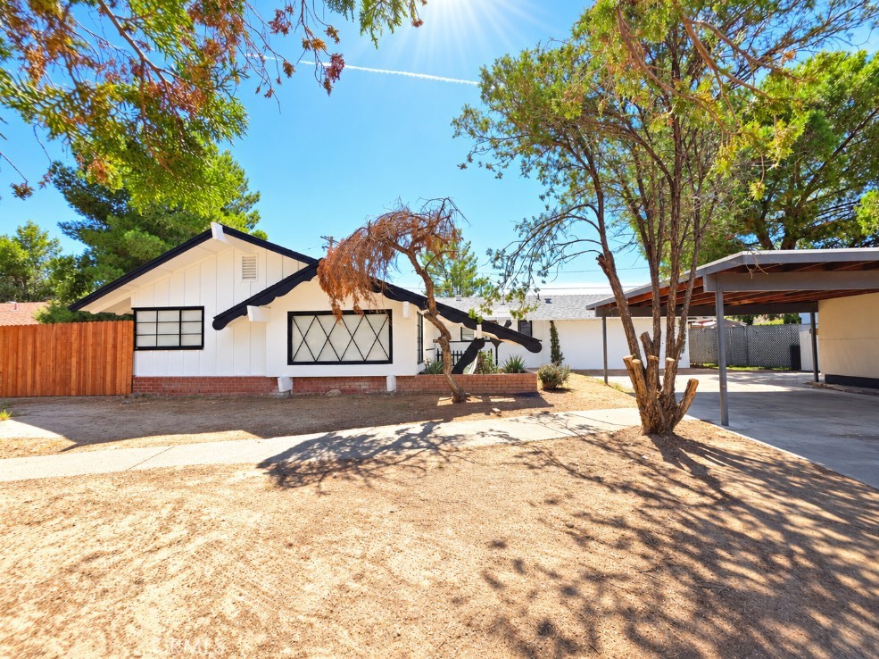1118 E Avenue K Property Photo 1