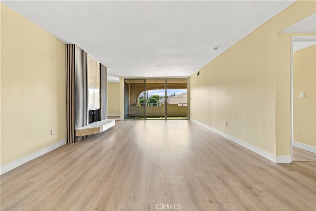 5330 Lindley Avenue 305 Property Photo 11