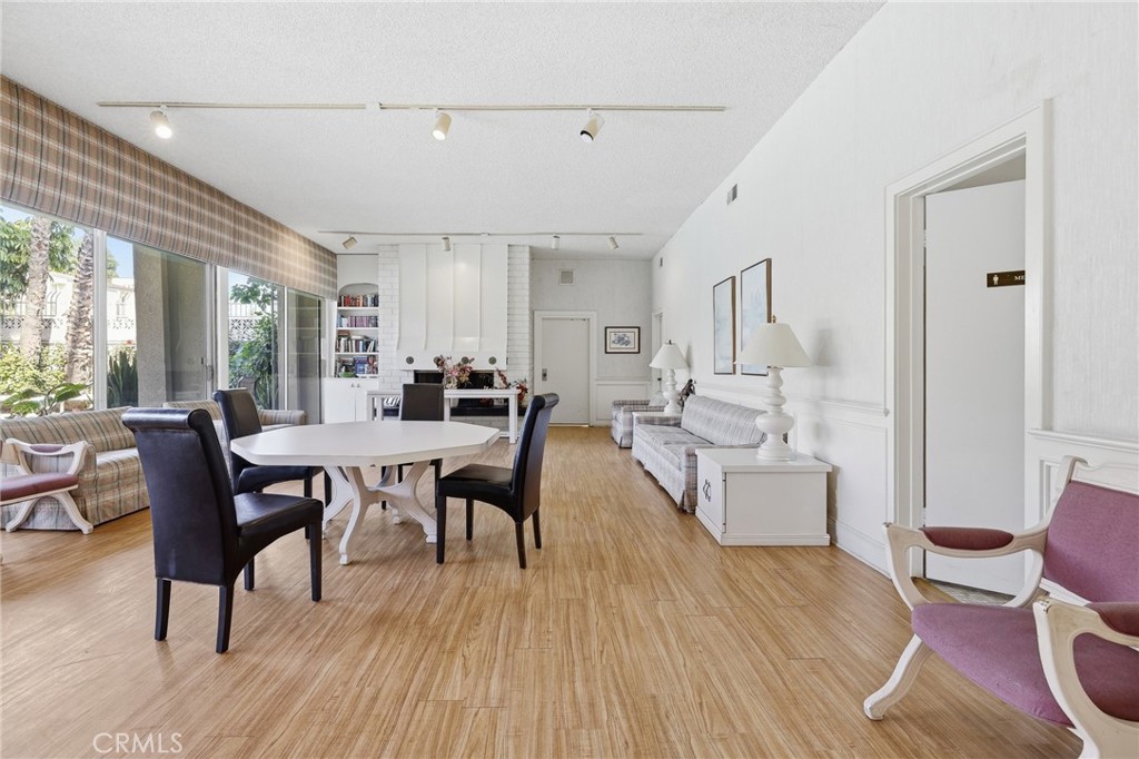 5330 Lindley Avenue 305 Property Photo 13