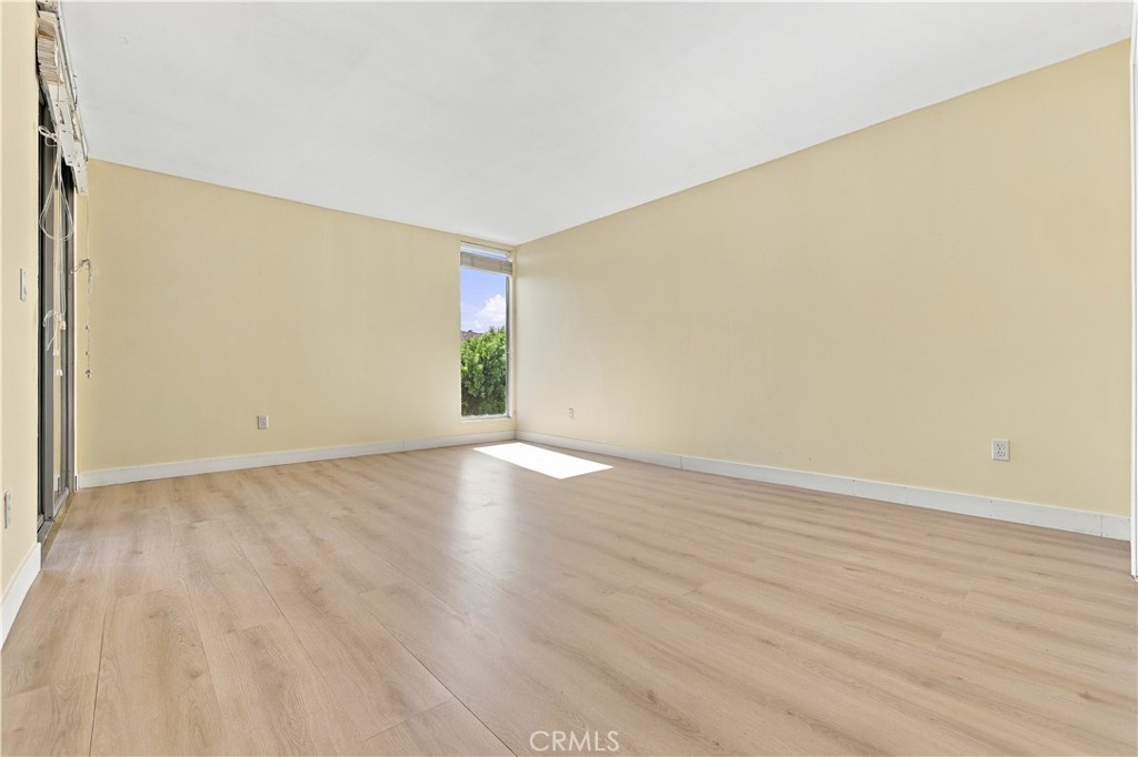 5330 Lindley Avenue 305 Property Photo 16