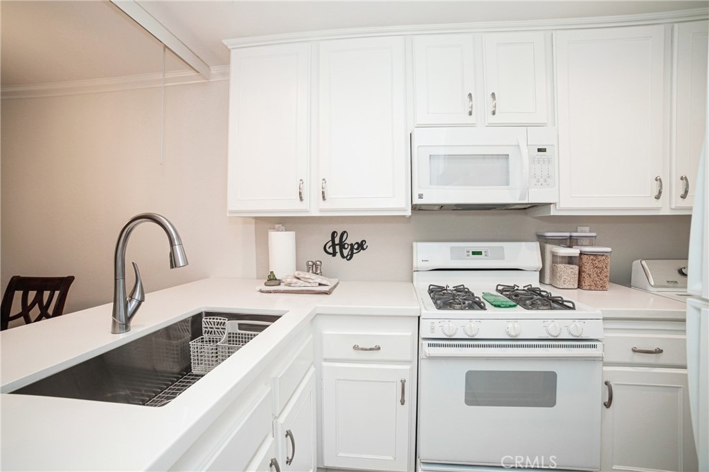 7111 Farralone Avenue 95 Property Photo 9