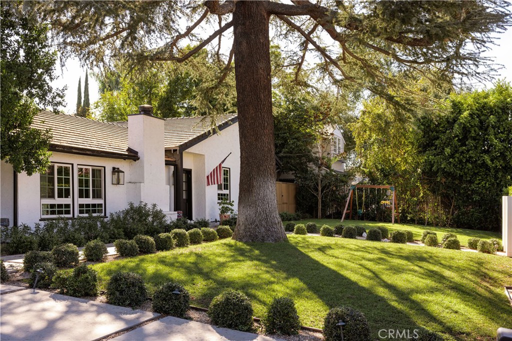 16206 Morrison Street Property Photo 3