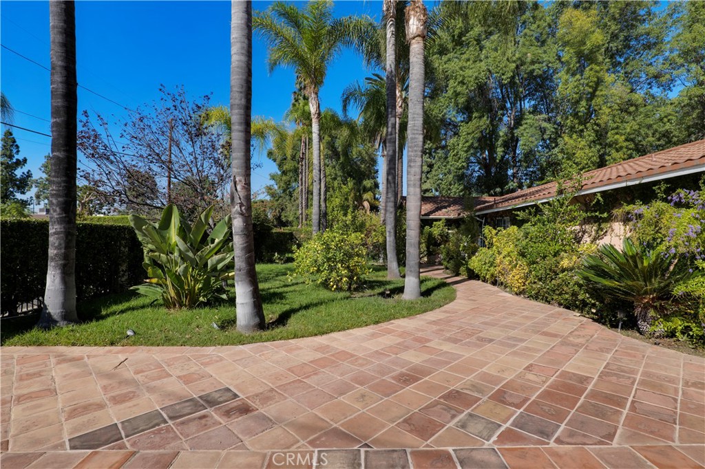 8644 Jellico Avenue Property Photo 4