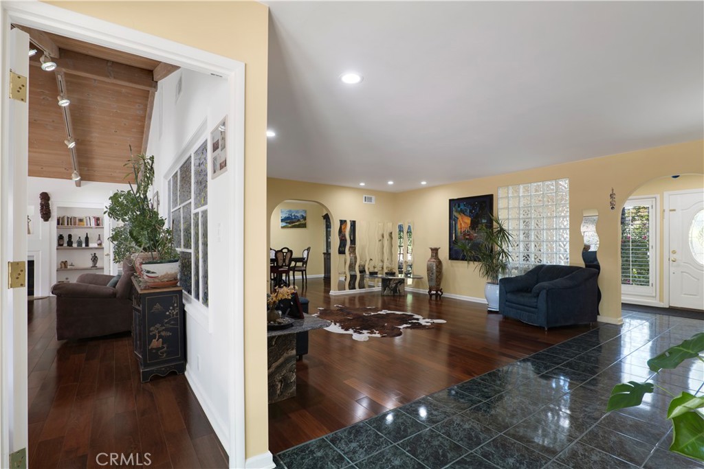 8644 Jellico Avenue Property Photo 14