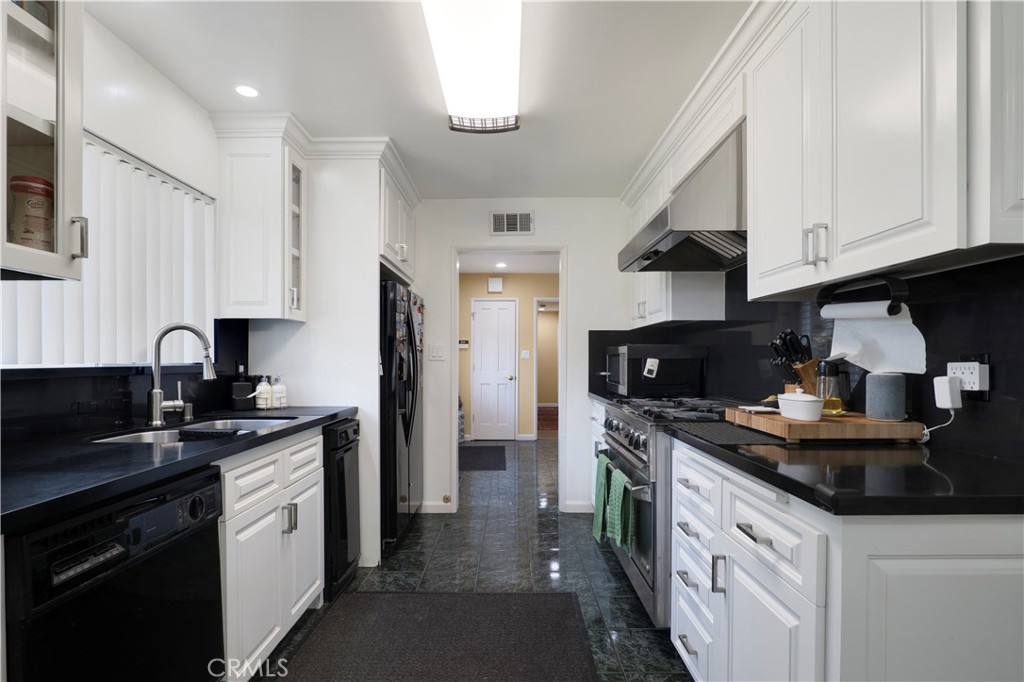 8644 Jellico Avenue Property Photo 15
