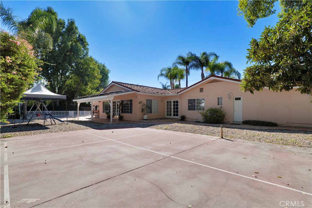 8644 Jellico Avenue Property Photo 43