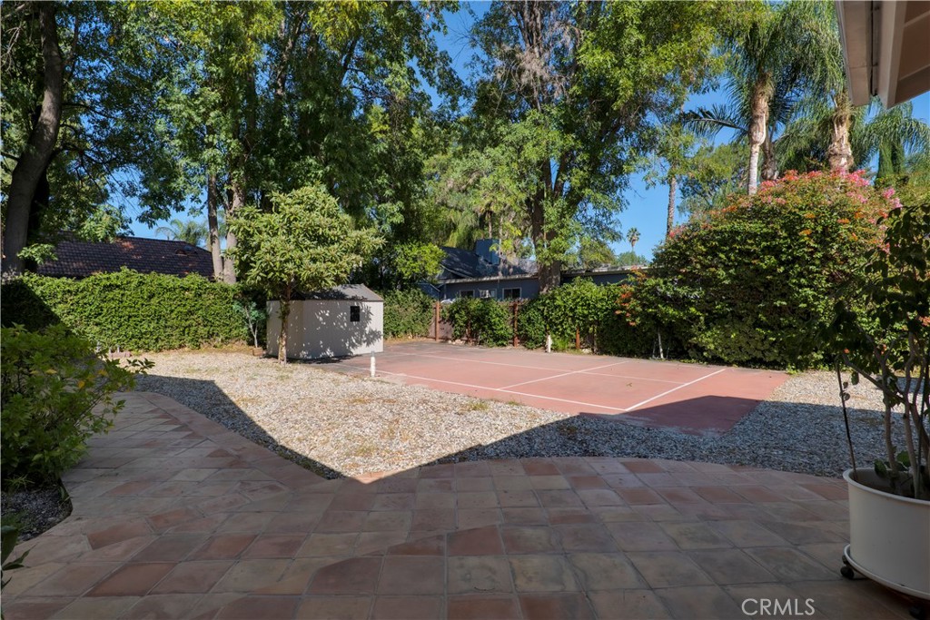 8644 Jellico Avenue Property Photo 44