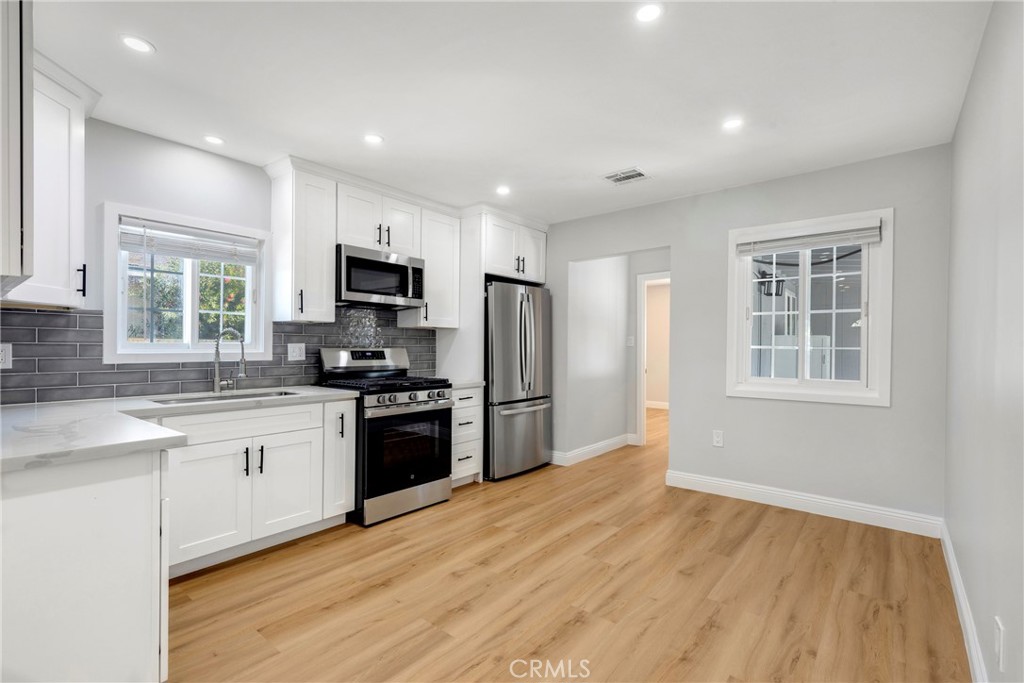 3912 W 104th Street Property Photo 4