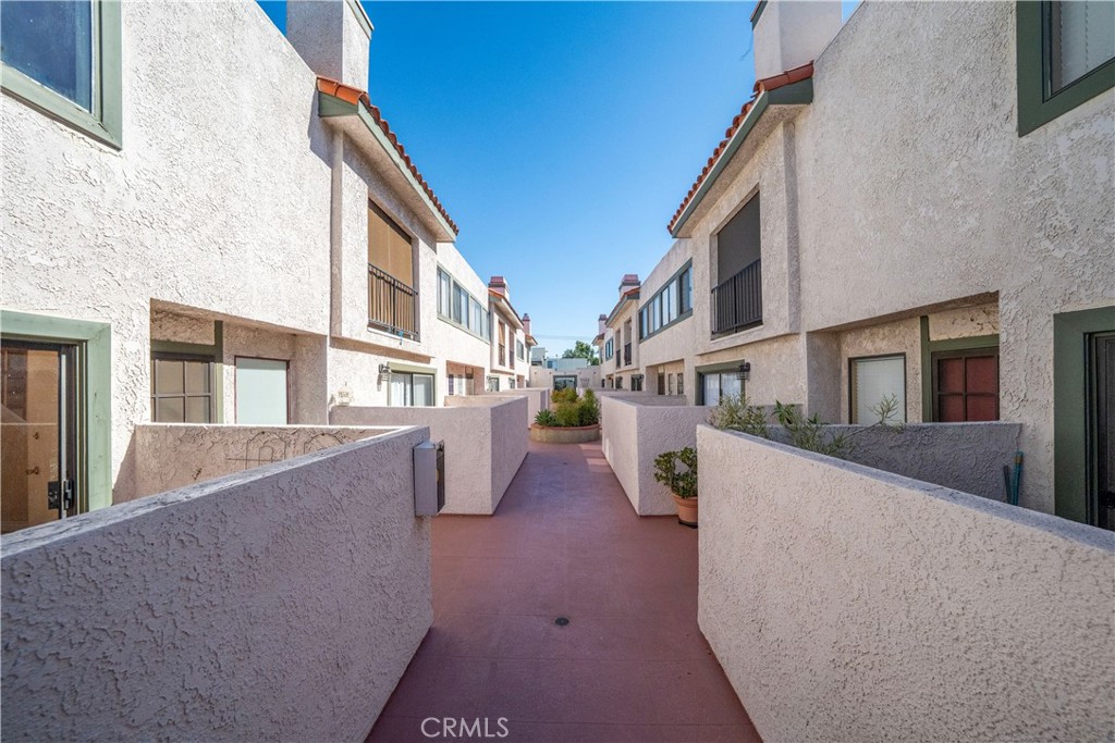 6101 Fulton Avenue 9 Property Photo 4